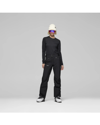 Norrøna 1026-24-4411-model-f.png